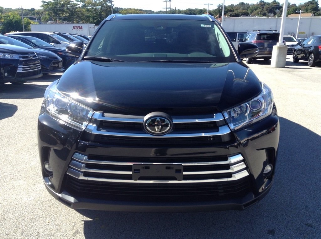 New 2019 Toyota Highlander Limited With Navigation & AWD